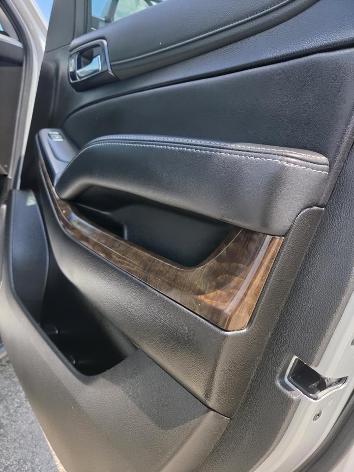 Chevrolet Suburban 4WD 4dr 1500 LT 2019