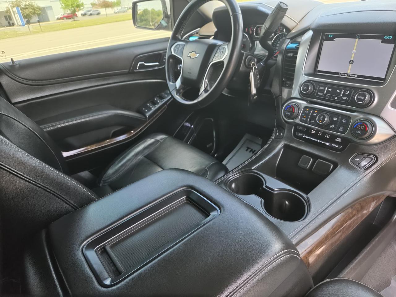 Chevrolet Suburban 4WD 4dr 1500 LT 2019