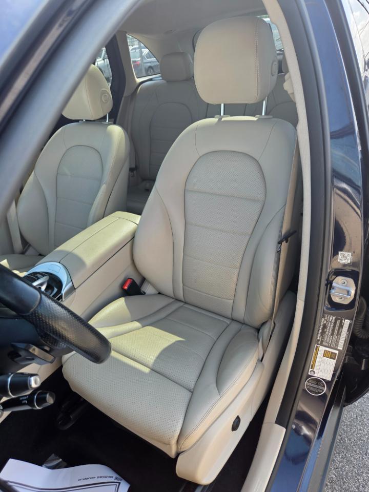 Mercedes-Benz GLC GLC 300 4MATIC SUV 2017