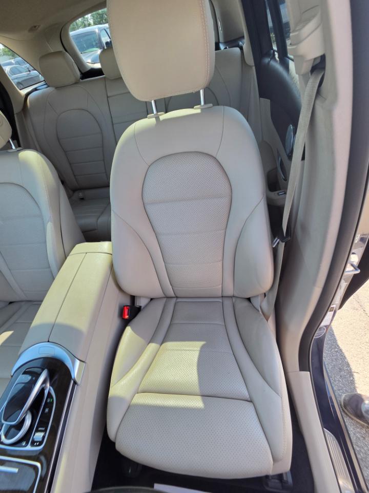 Mercedes-Benz GLC GLC 300 4MATIC SUV 2017