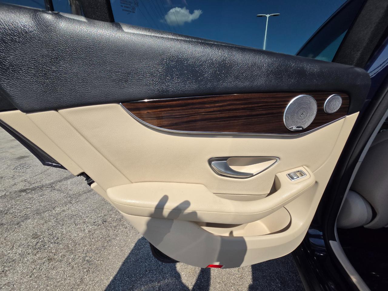Mercedes-Benz GLC GLC 300 4MATIC SUV 2017