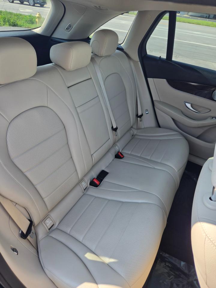 Mercedes-Benz GLC GLC 300 4MATIC SUV 2017