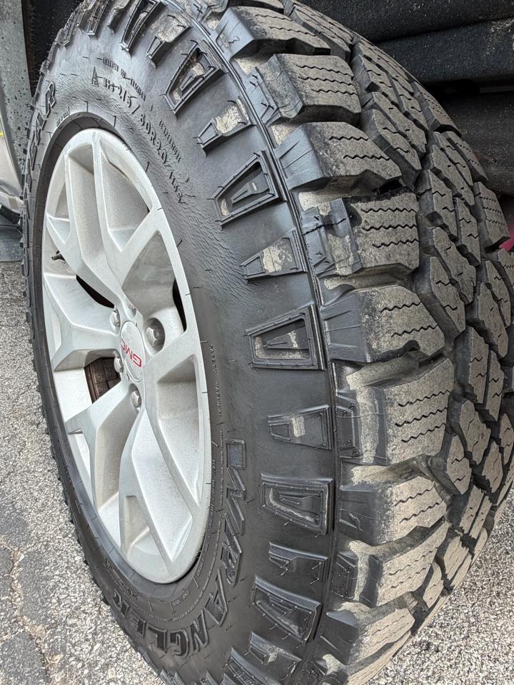 GMC Sierra 1500 4WD Crew Cab 143.5" SLT 2015