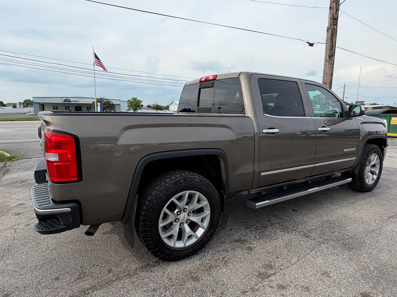 GMC Sierra 1500 4WD Crew Cab 143.5" SLT 2015