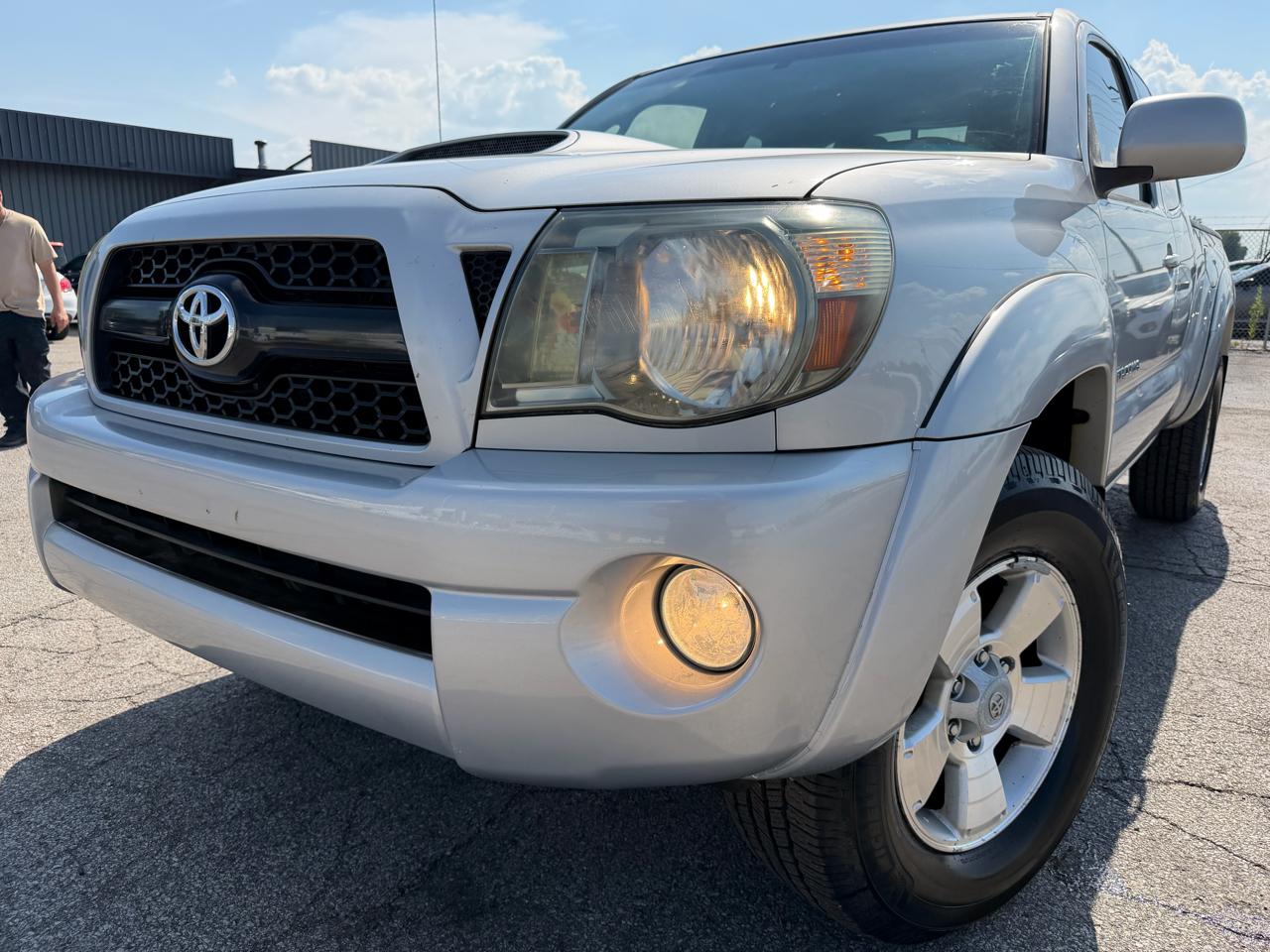 Toyota Tacoma 4WD Access V6 AT (Natl) 2011