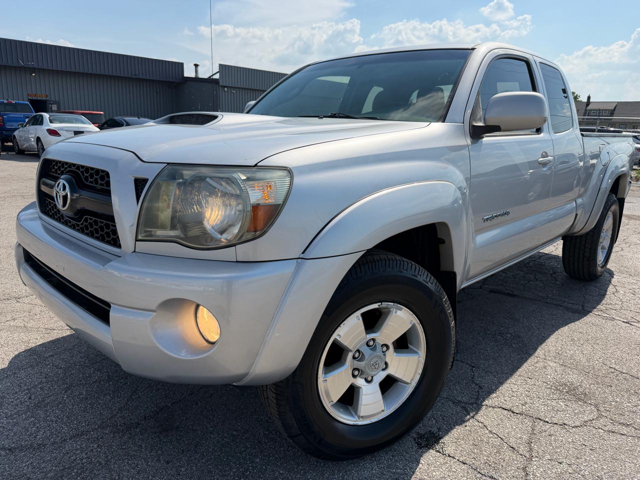 Toyota Tacoma 4WD Access V6 AT (Natl) 2011