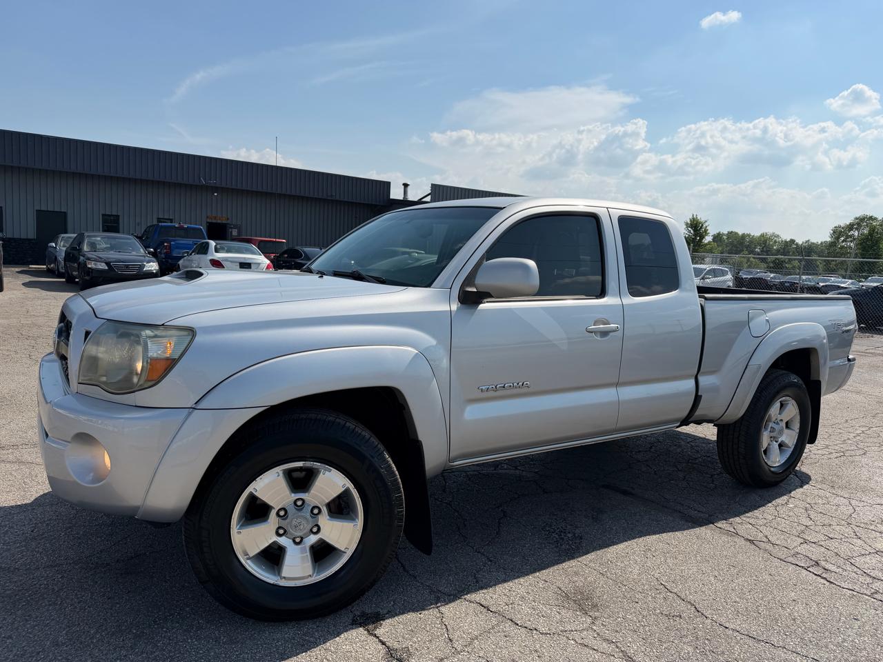 Toyota Tacoma 4WD Access V6 AT (Natl) 2011