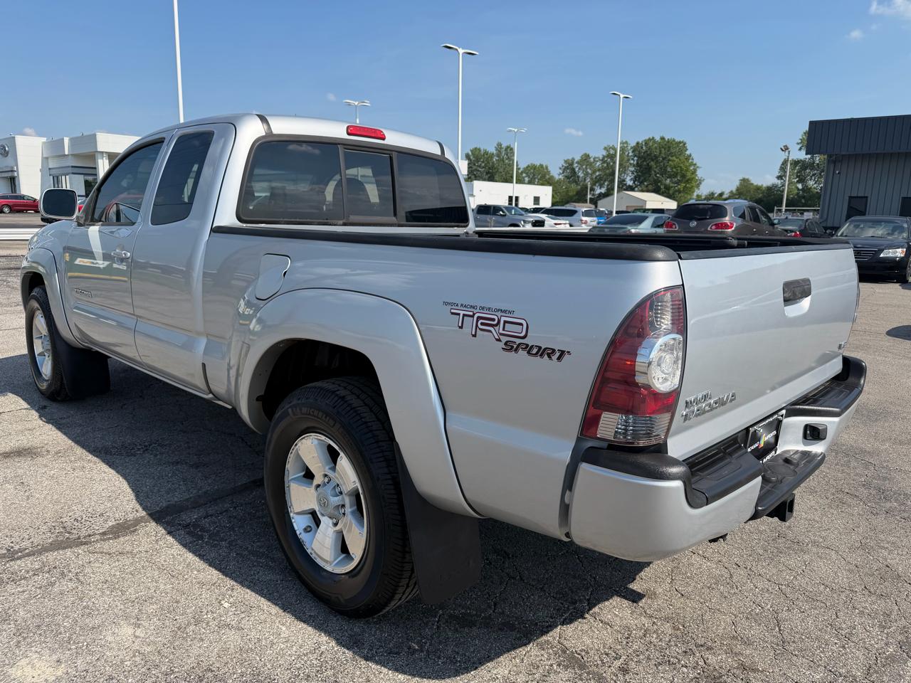 Toyota Tacoma 4WD Access V6 AT (Natl) 2011