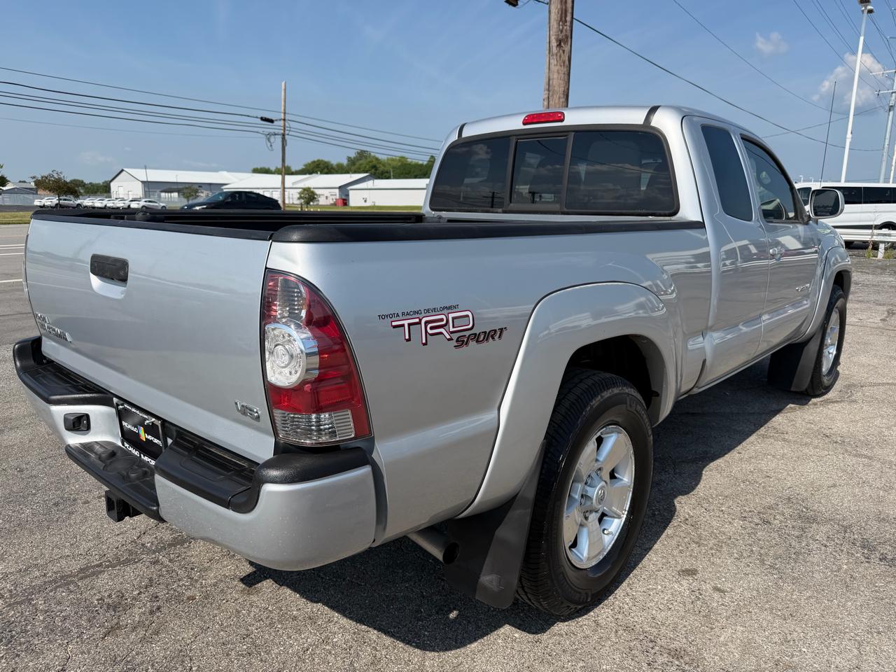 Toyota Tacoma 4WD Access V6 AT (Natl) 2011
