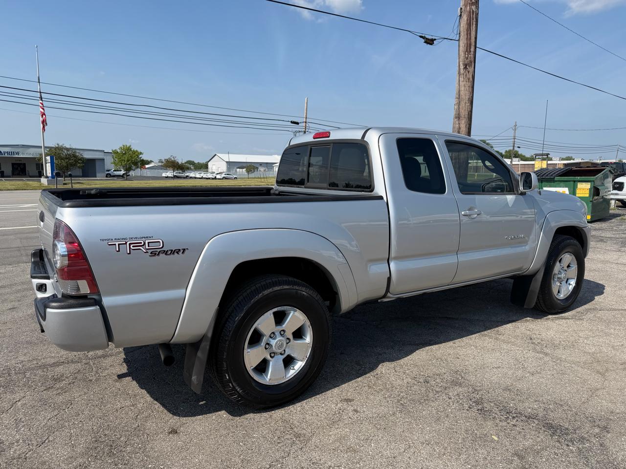 Toyota Tacoma 4WD Access V6 AT (Natl) 2011