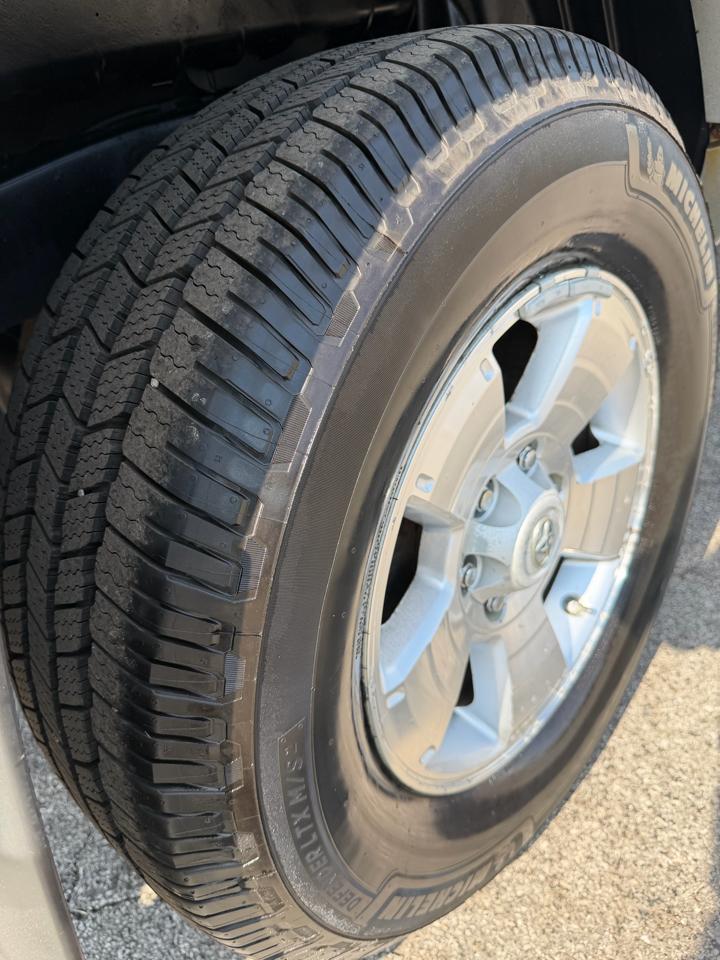 Toyota Tacoma 4WD Access V6 AT (Natl) 2011