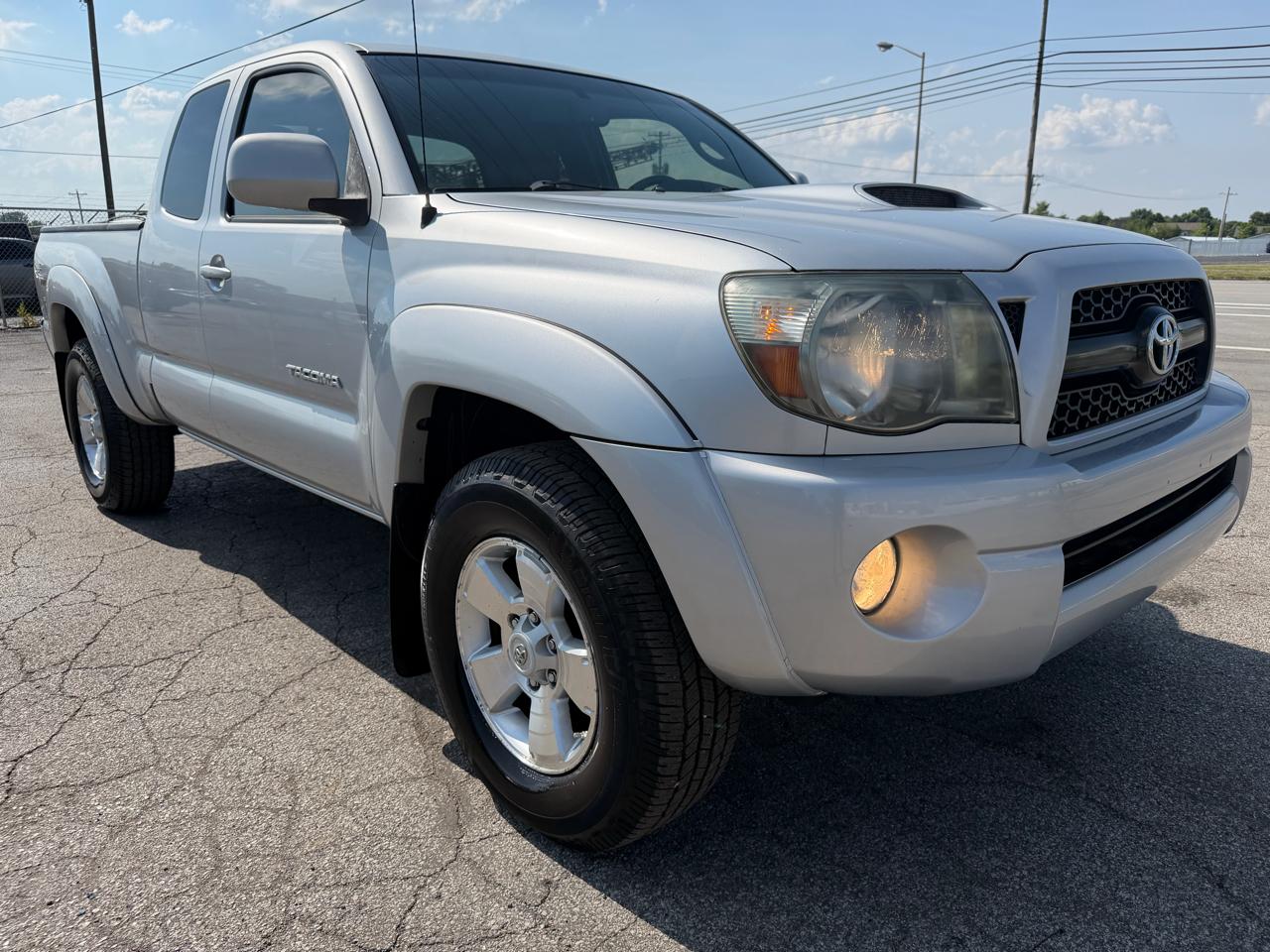 Toyota Tacoma 4WD Access V6 AT (Natl) 2011