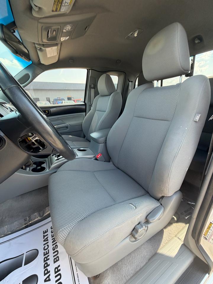 Toyota Tacoma 4WD Access V6 AT (Natl) 2011