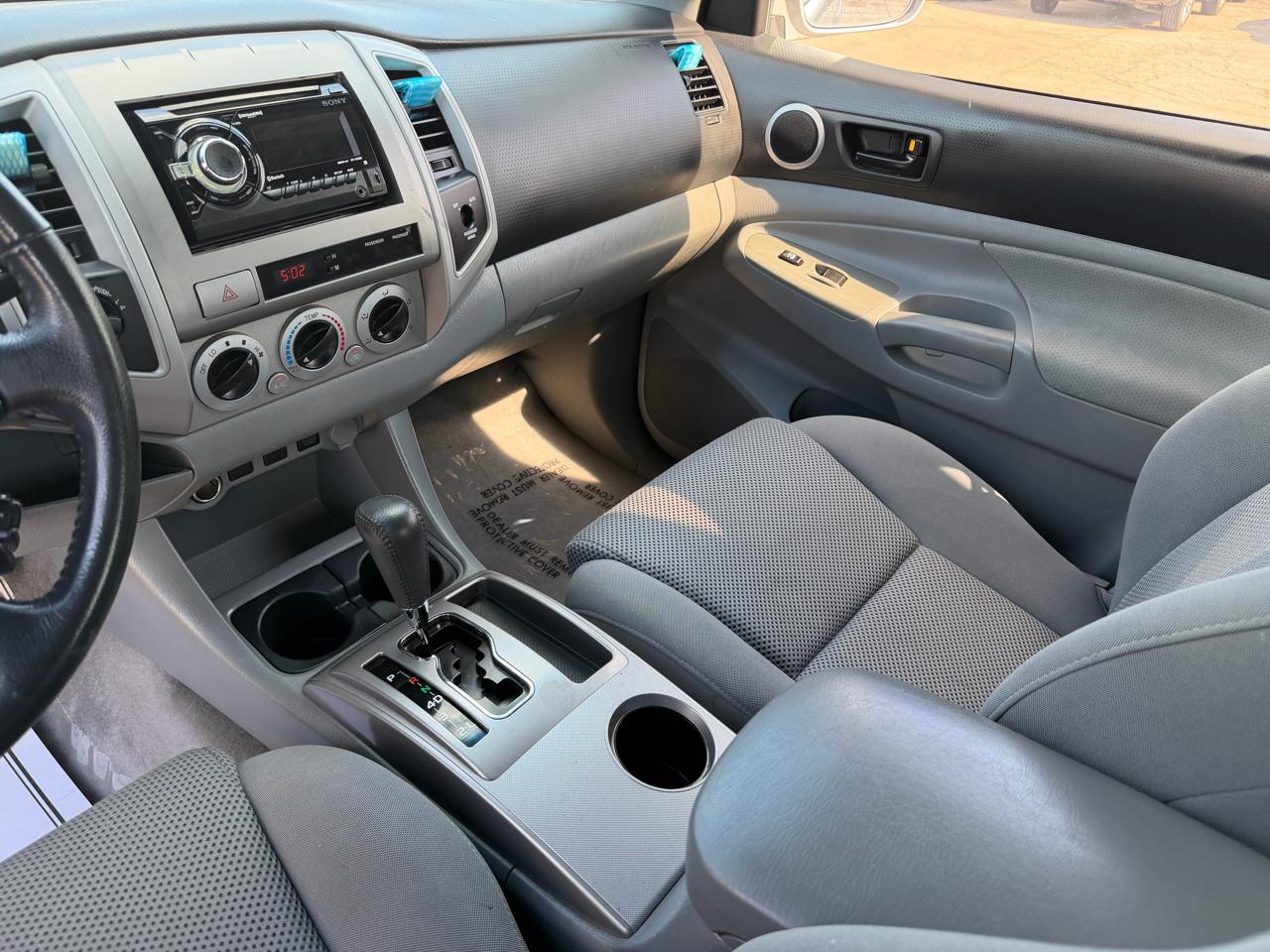 Toyota Tacoma 4WD Access V6 AT (Natl) 2011