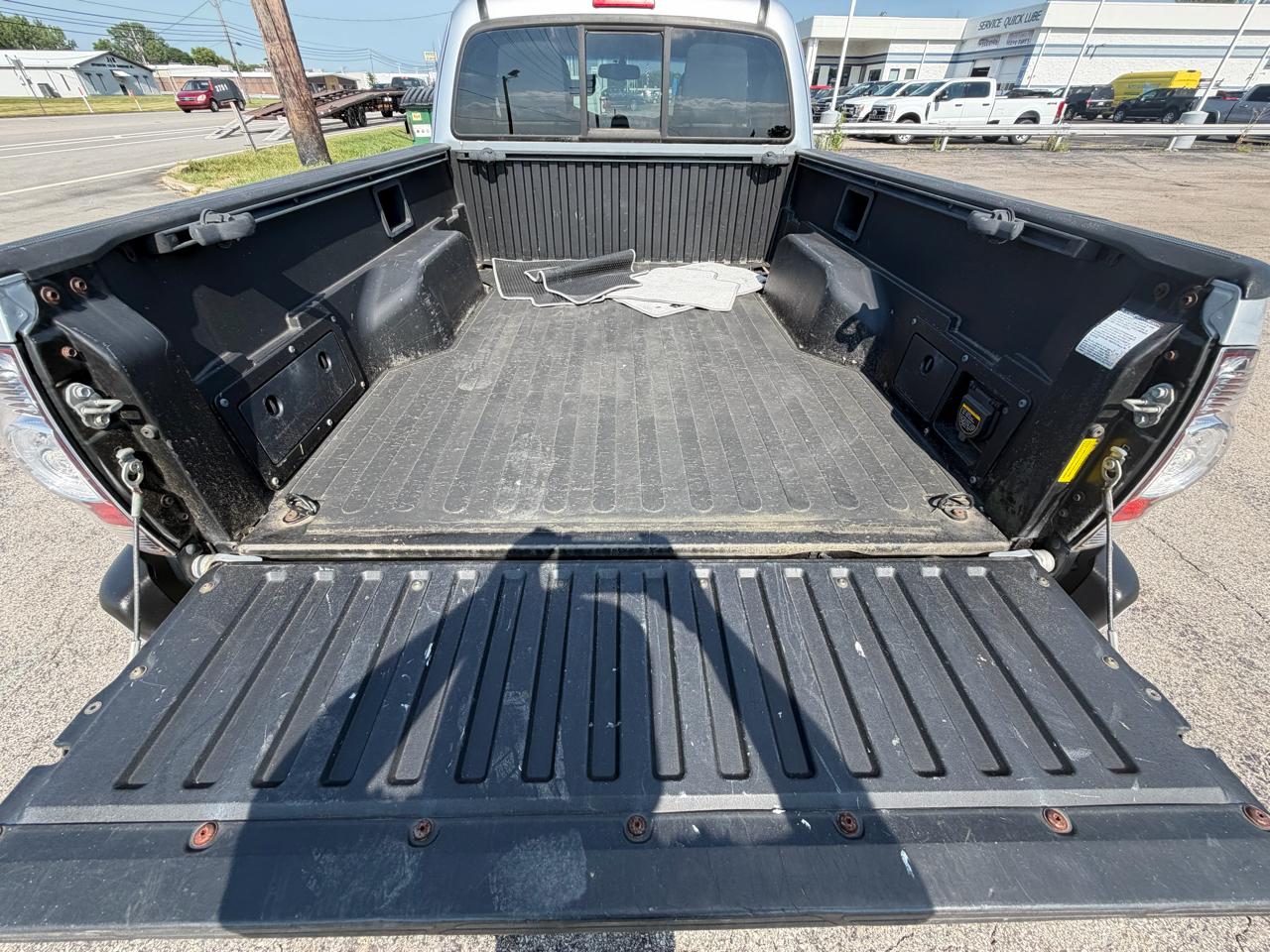 Toyota Tacoma 4WD Access V6 AT (Natl) 2011