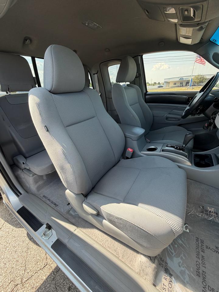 Toyota Tacoma 4WD Access V6 AT (Natl) 2011