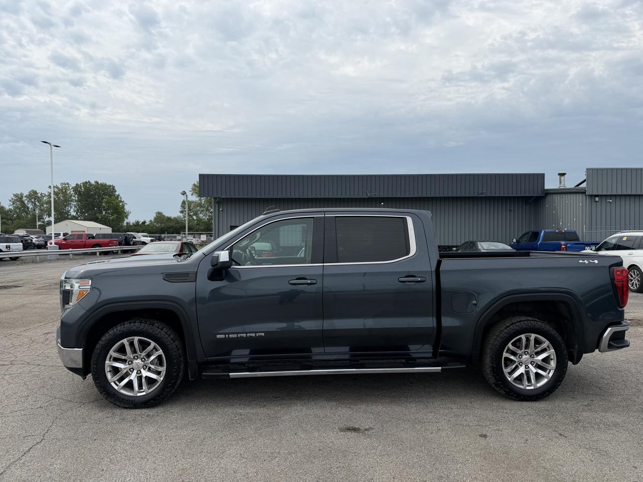 GMC Sierra 1500 4WD Crew Cab 147" SLE 2020