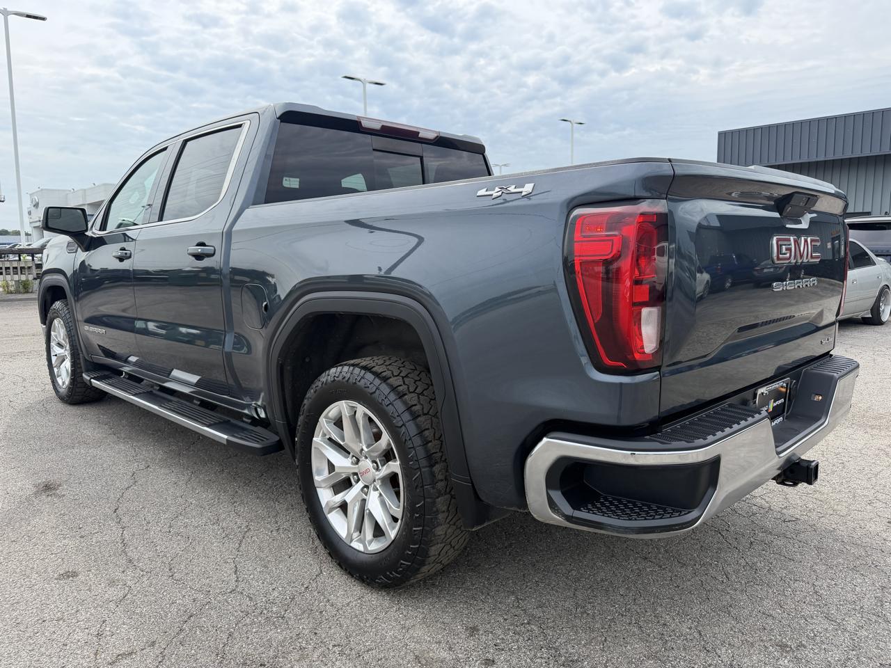 GMC Sierra 1500 4WD Crew Cab 147" SLE 2020