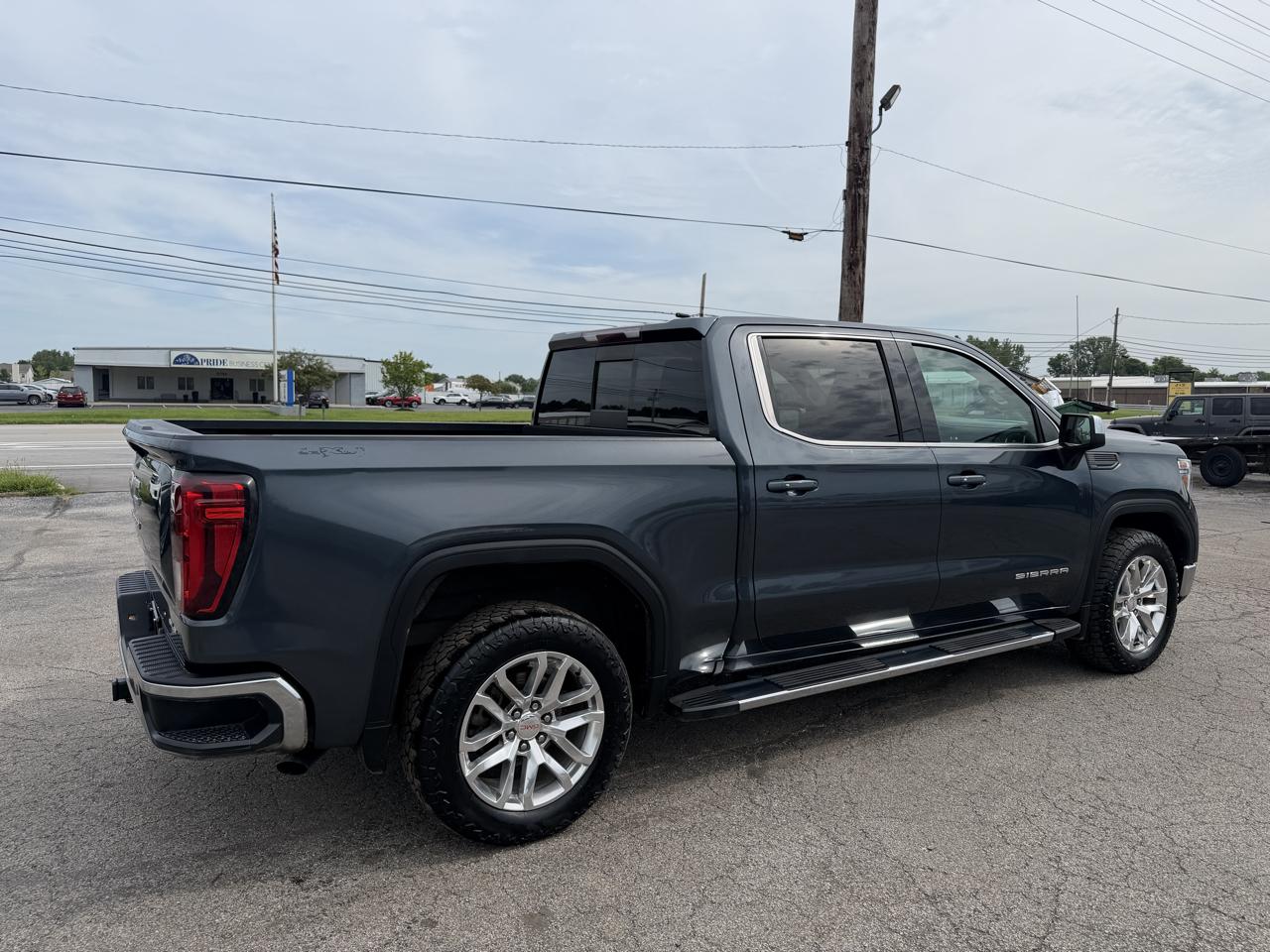 GMC Sierra 1500 4WD Crew Cab 147" SLE 2020