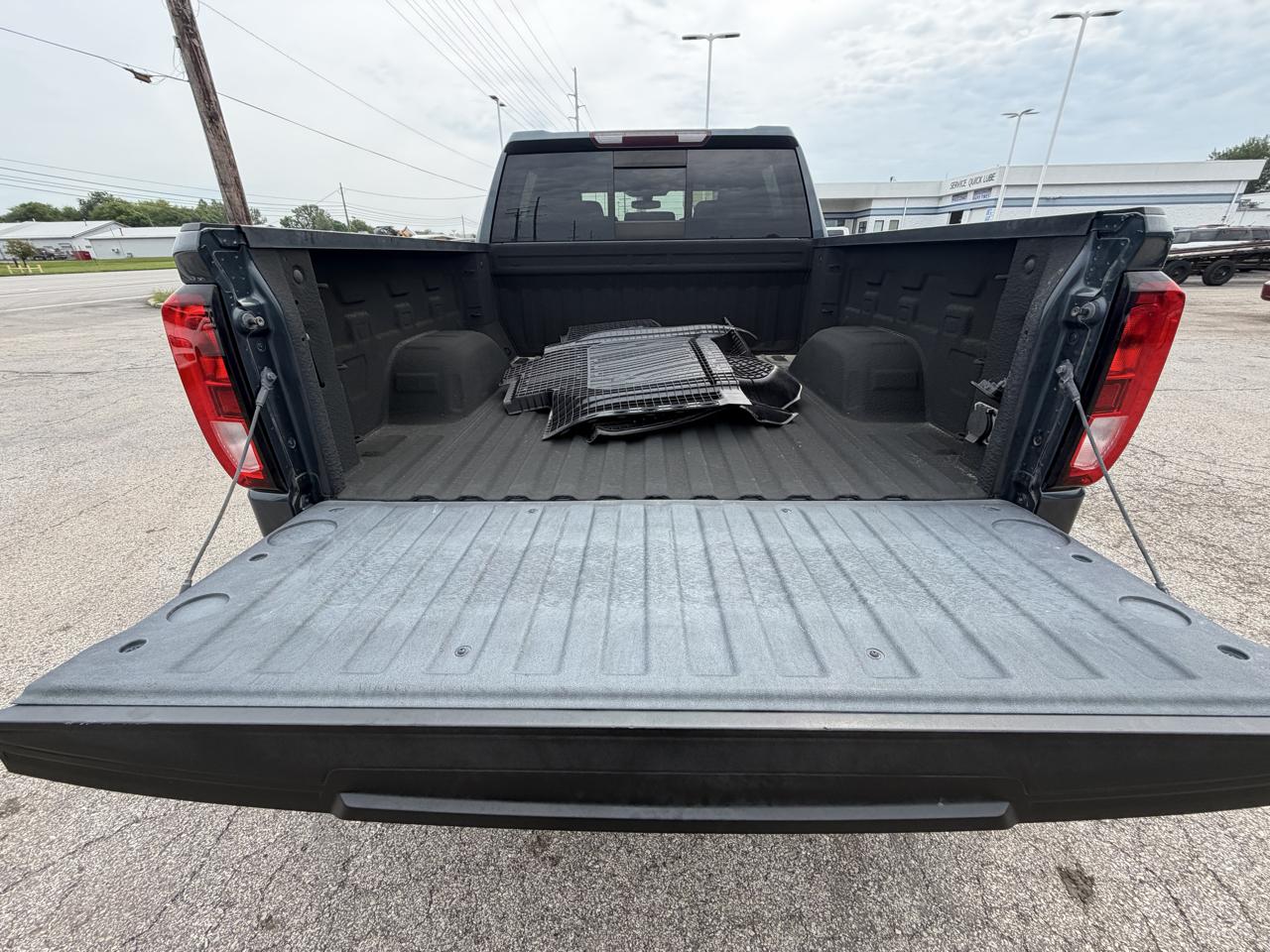 GMC Sierra 1500 4WD Crew Cab 147" SLE 2020