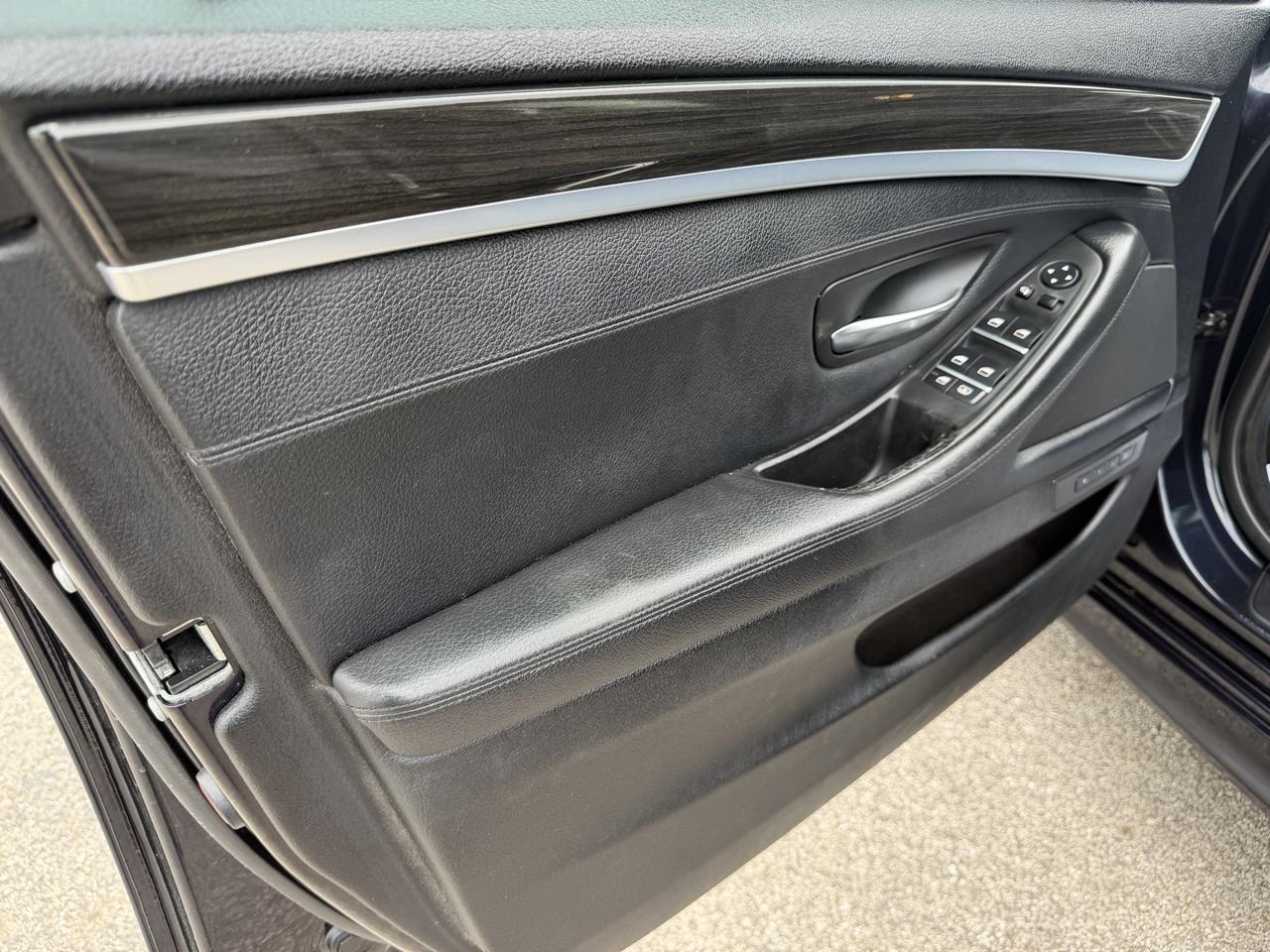 BMW 5 Series 4dr Sdn 550i xDrive AWD 2012