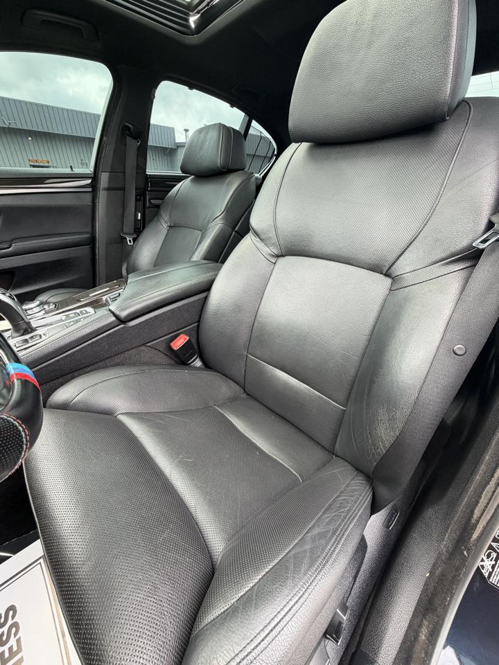 BMW 5 Series 4dr Sdn 550i xDrive AWD 2012