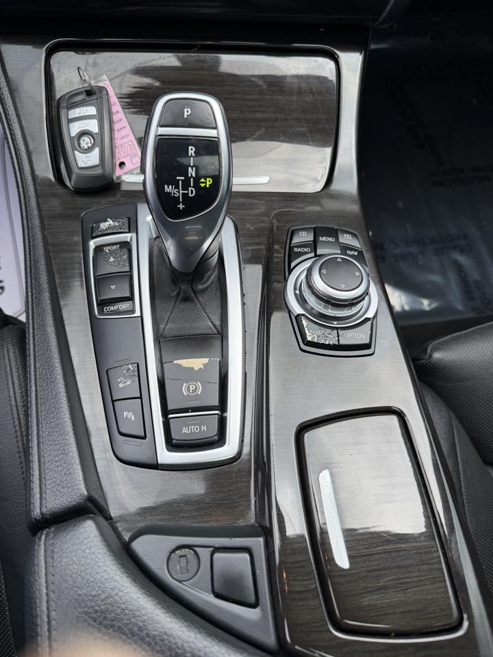 BMW 5 Series 4dr Sdn 550i xDrive AWD 2012