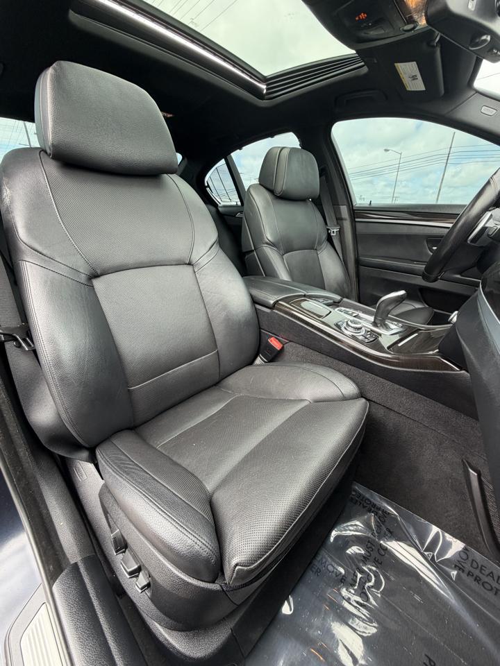 BMW 5 Series 4dr Sdn 550i xDrive AWD 2012