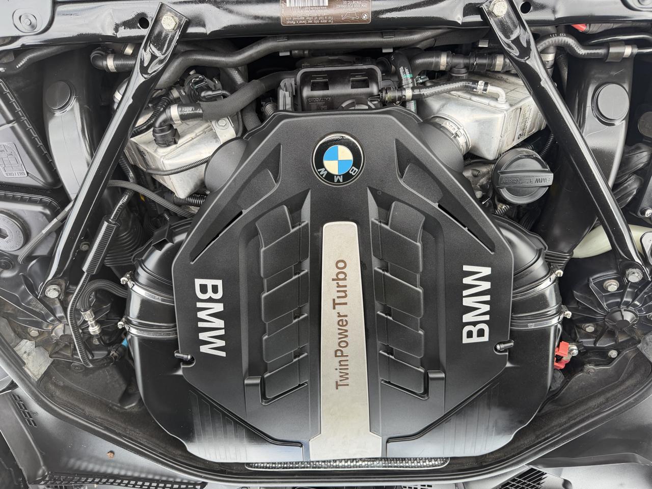 BMW 5 Series 4dr Sdn 550i xDrive AWD 2012