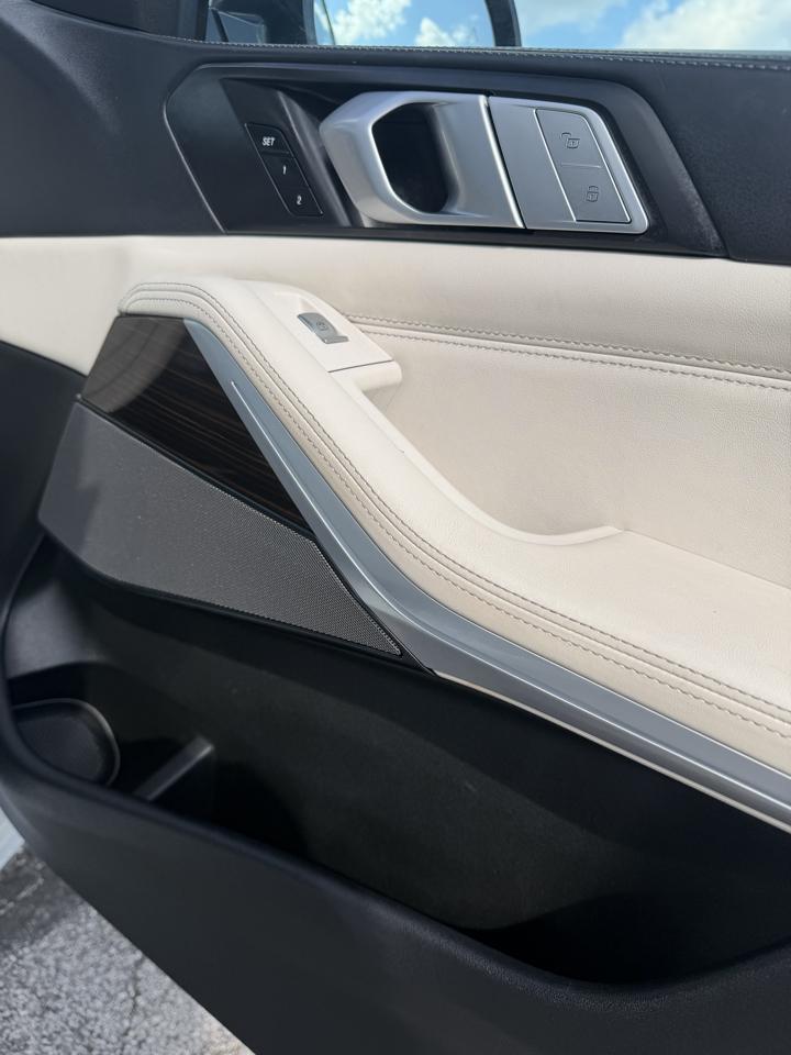BMW X7 xDrive40i Sports Activity Vehicle 2020