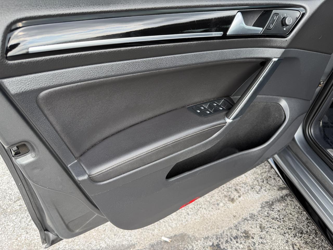 Volkswagen Golf R 2.0T Manual w/DCC/Nav 2019