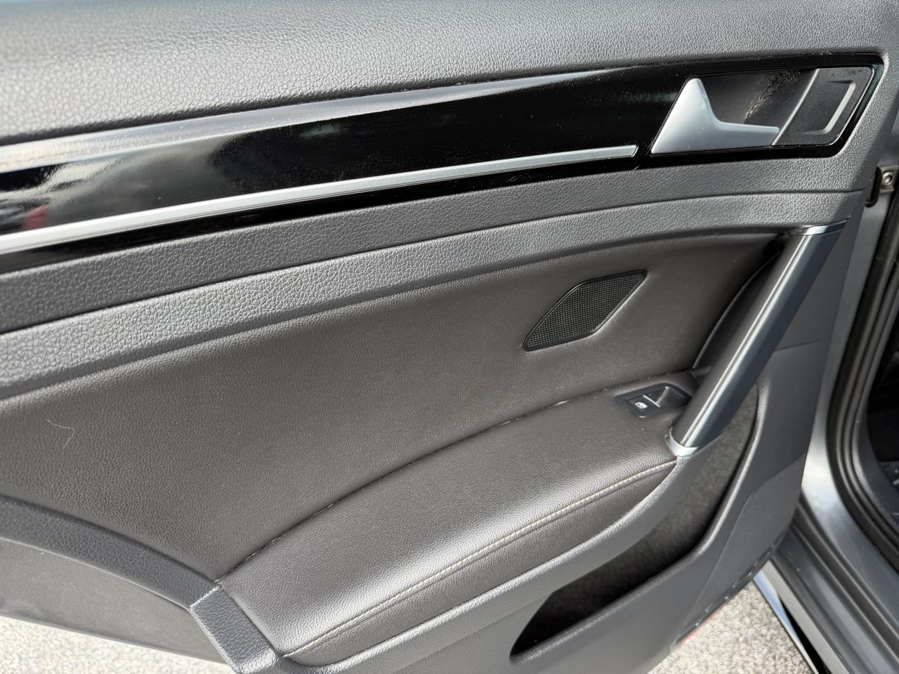 Volkswagen Golf R 2.0T Manual w/DCC/Nav 2019