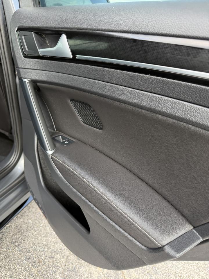 Volkswagen Golf R 2.0T Manual w/DCC/Nav 2019