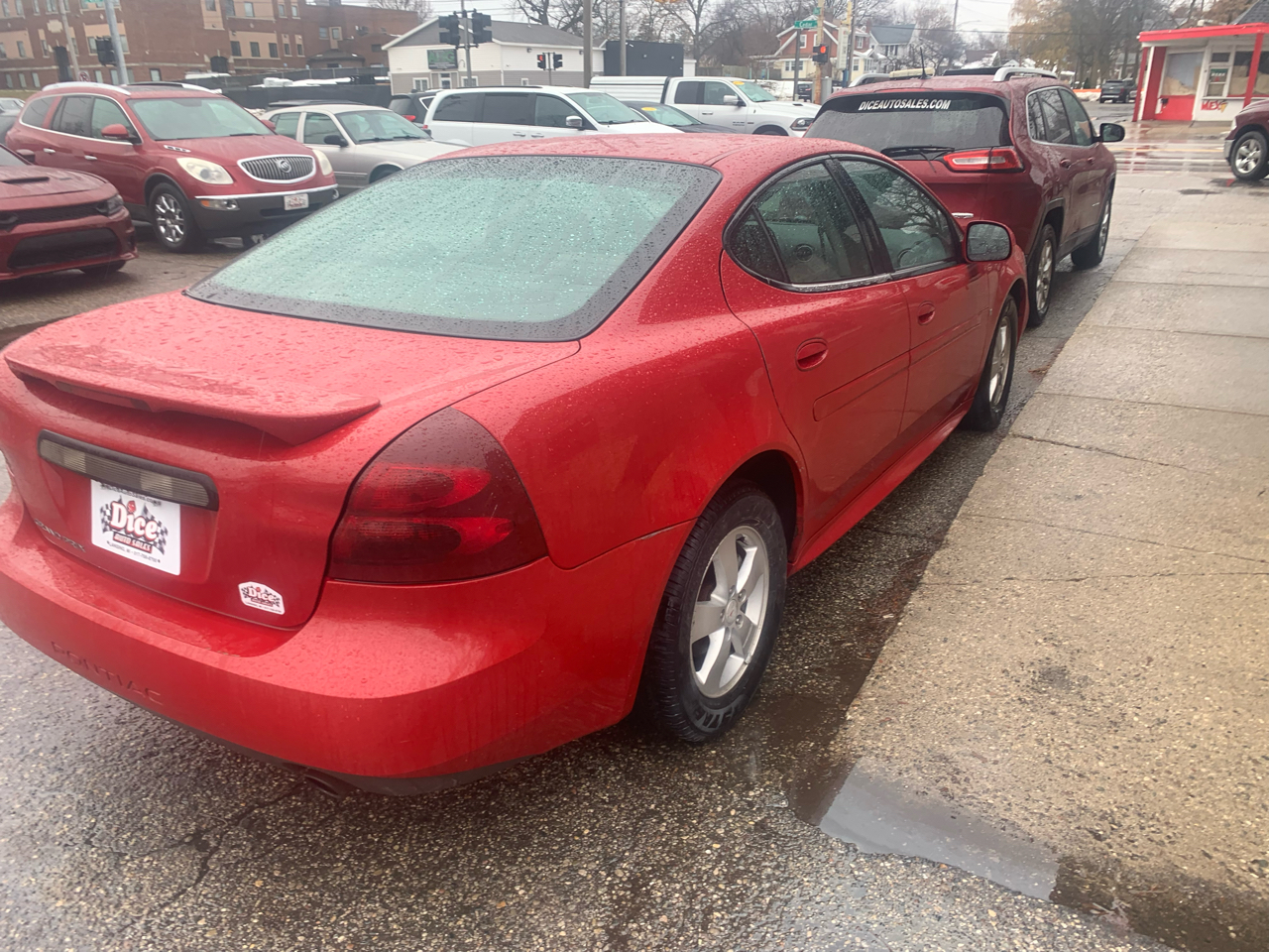 Pontiac Grand Prix Sedan 2008