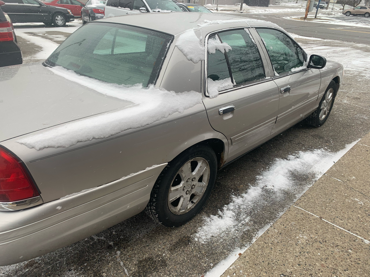 Ford Crown Victoria LX 2008