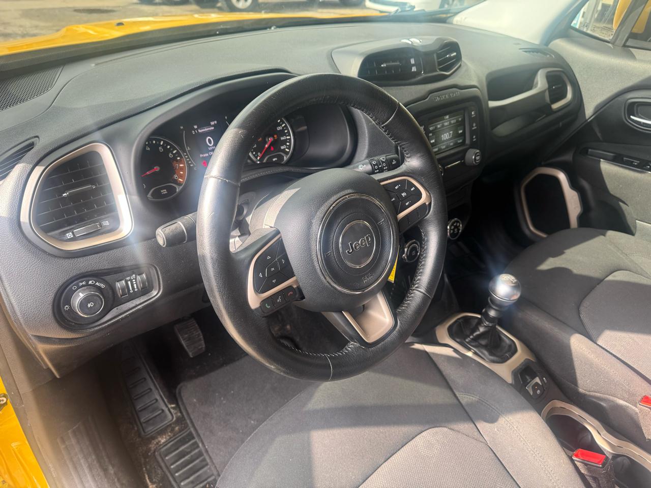 Jeep Renegade Latitude FWD 2015