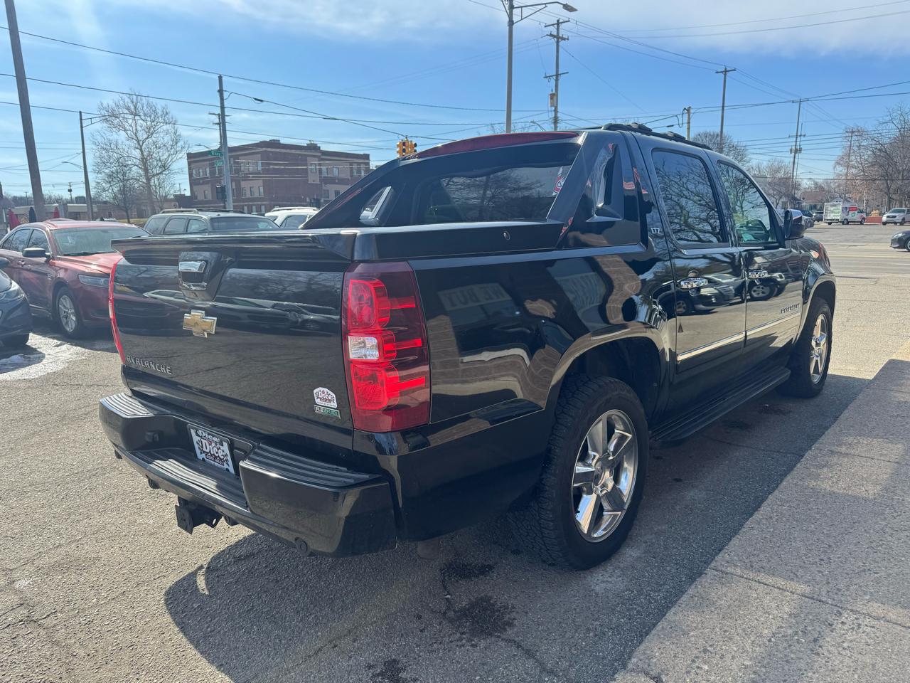 Chevrolet Avalanche LTZ 4WD 2011