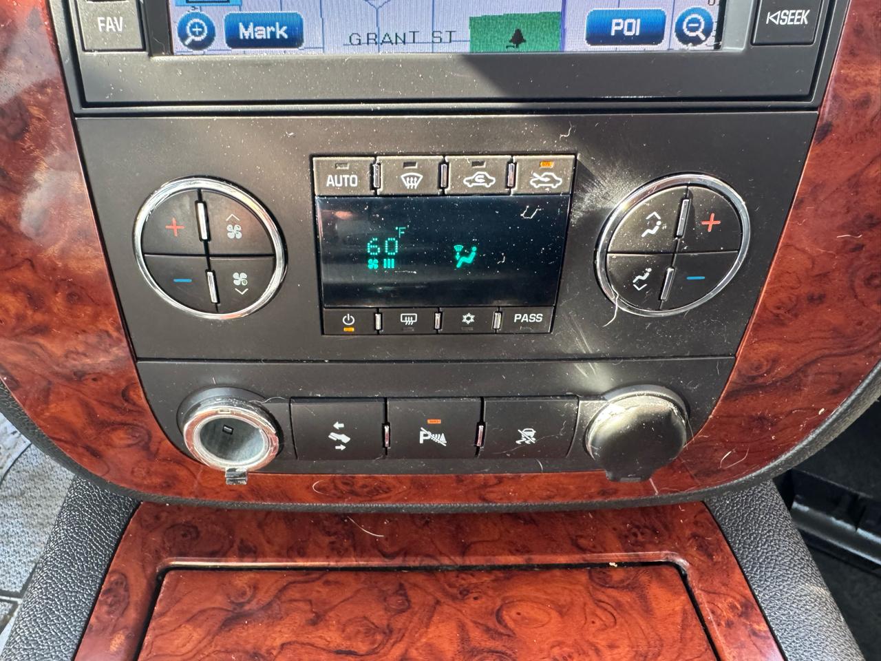 Chevrolet Avalanche LTZ 4WD 2011