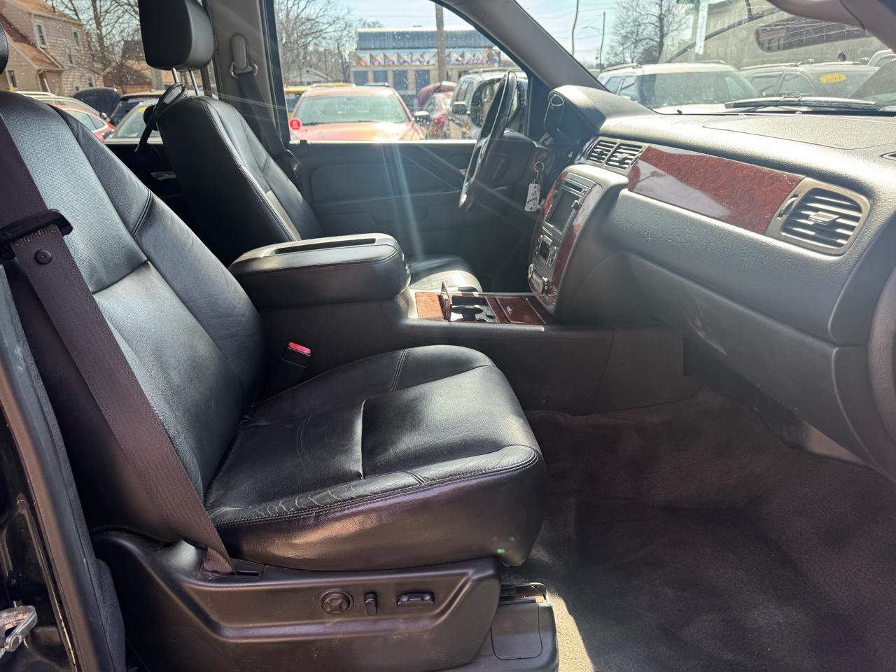 Chevrolet Avalanche LTZ 4WD 2011