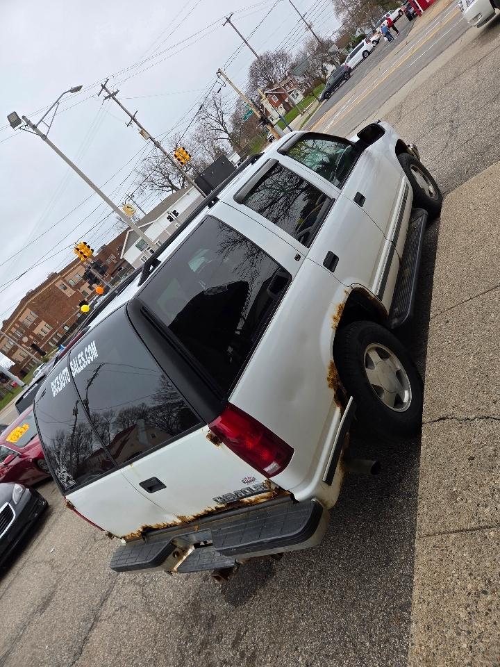Chevrolet Tahoe 4-Door 4WD 1998