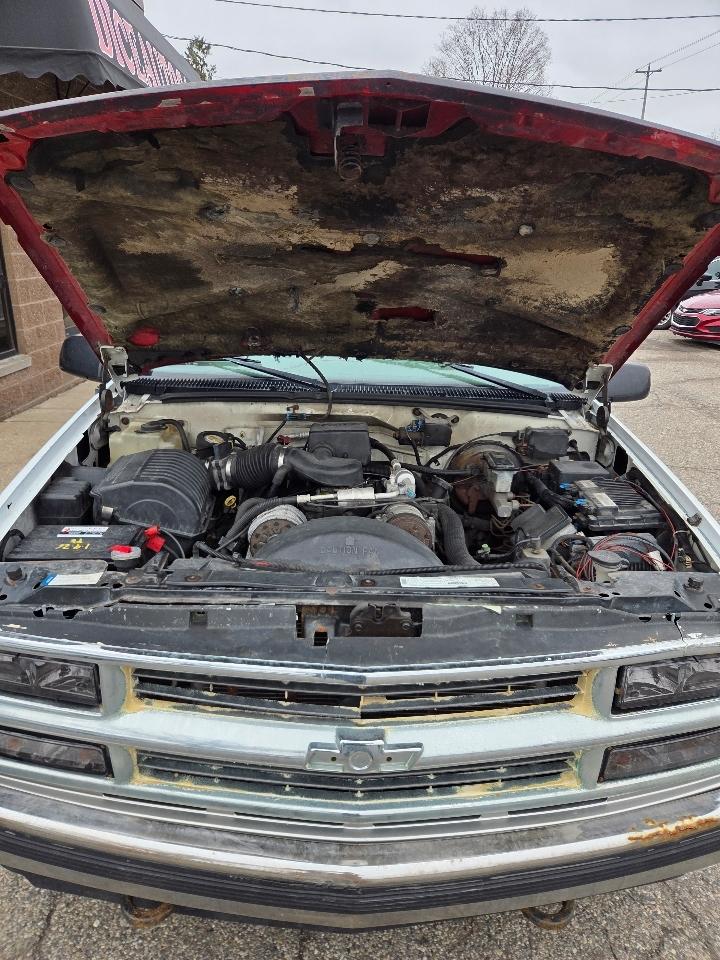 Chevrolet Tahoe 4-Door 4WD 1998