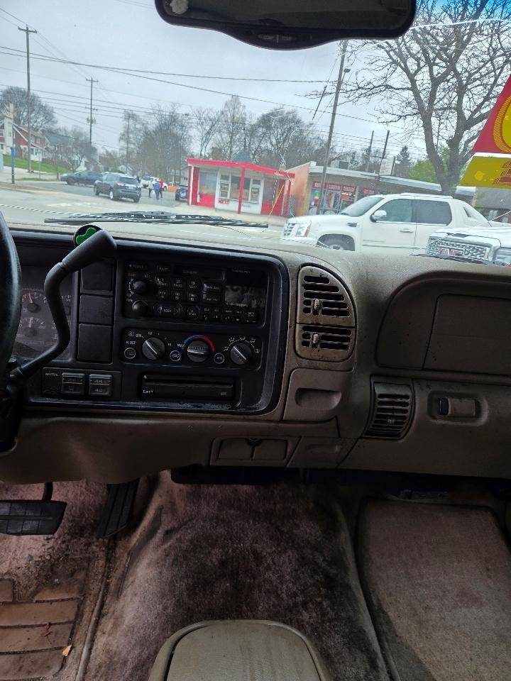Chevrolet Tahoe 4-Door 4WD 1998