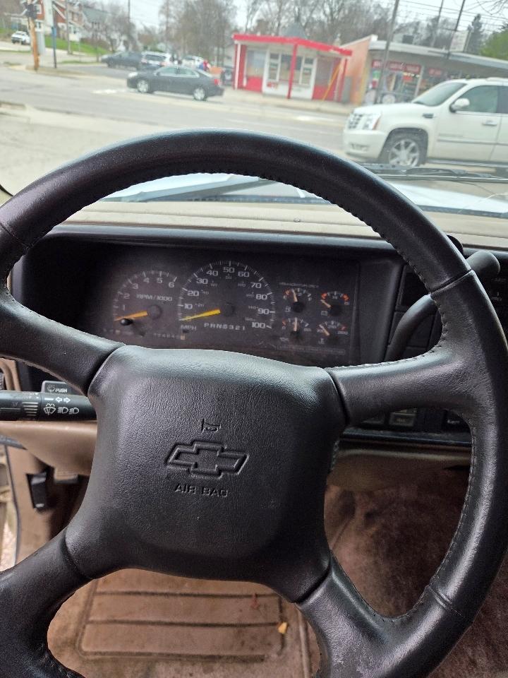 Chevrolet Tahoe 4-Door 4WD 1998