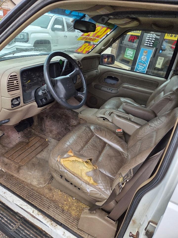 Chevrolet Tahoe 4-Door 4WD 1998