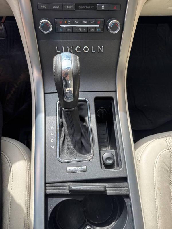 Lincoln MKS 3.7L FWD 2010