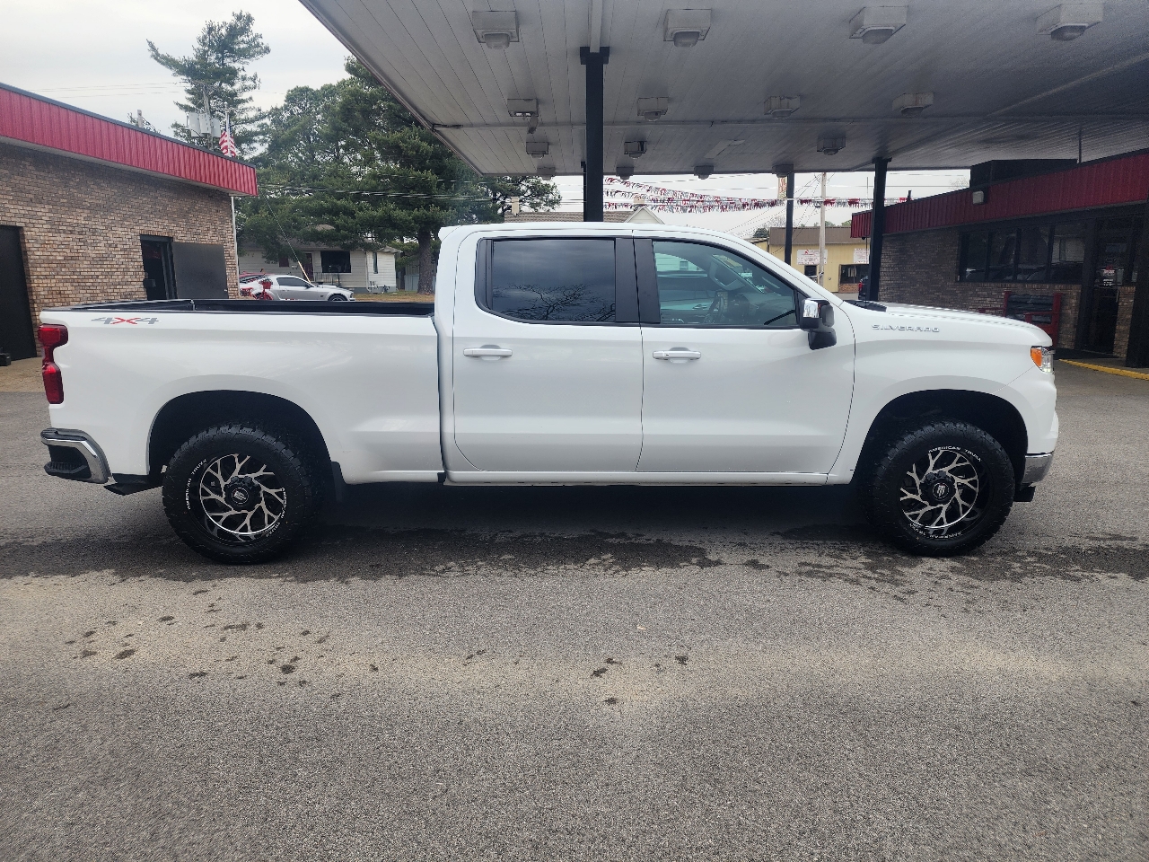 Chevrolet Silverado 1500 4WD Crew Cab 157" LT 2023