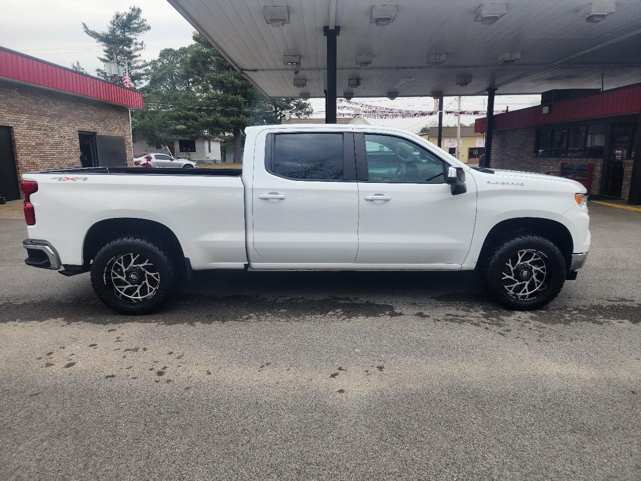Chevrolet Silverado 1500 4WD Crew Cab 157" LT 2023