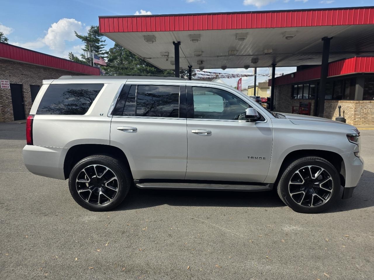 Chevrolet Tahoe 4WD 4dr LT 2017