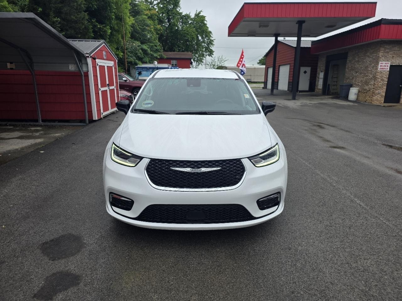 Chrysler Pacifica Touring L FWD 2024