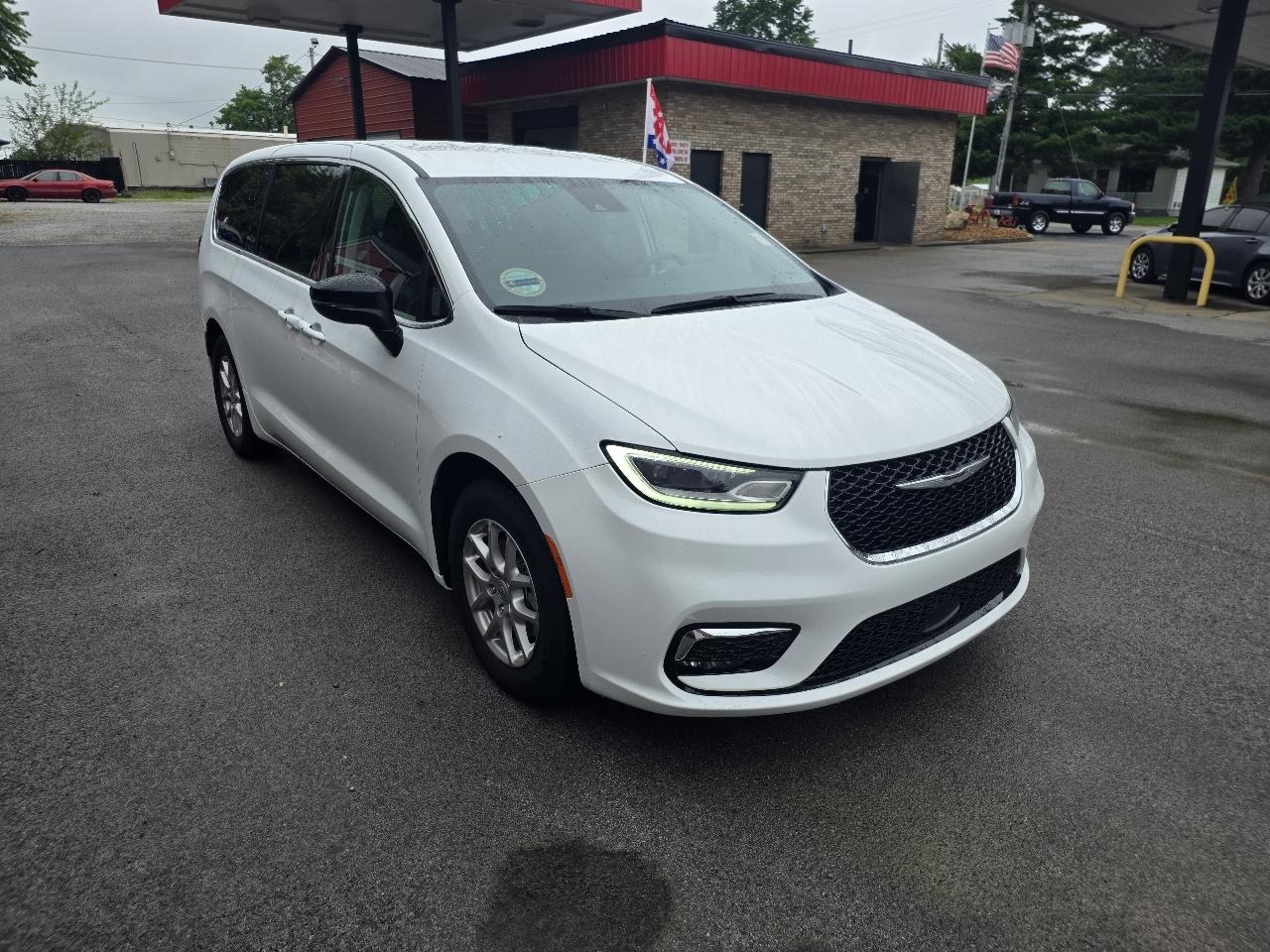 Chrysler Pacifica Touring L FWD 2024